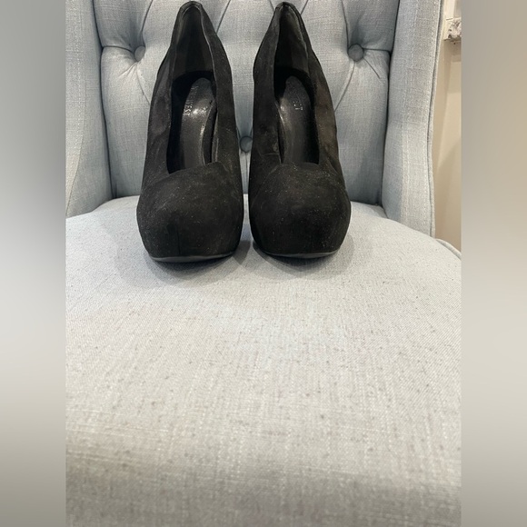 Nine West Platform Suede Black Heels - Picture 3 of 6
